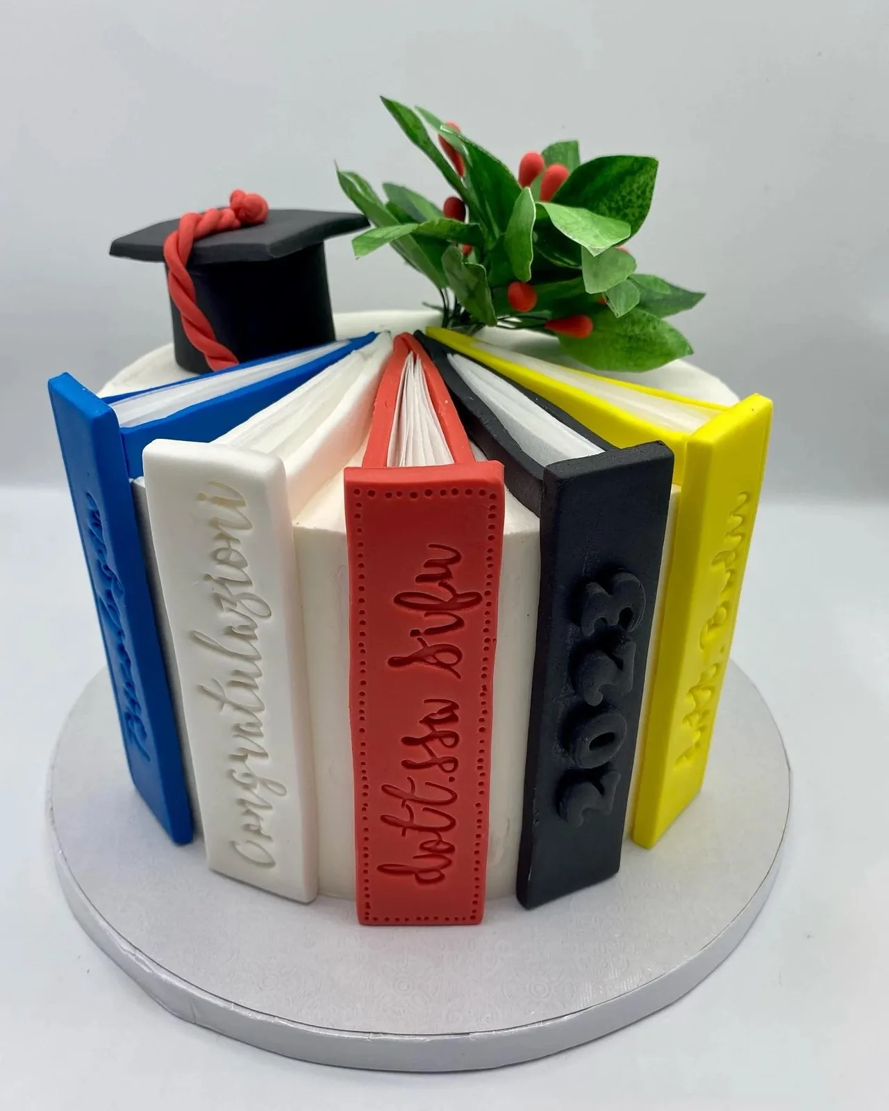 Torta decorata a tema con pasta di zucchero